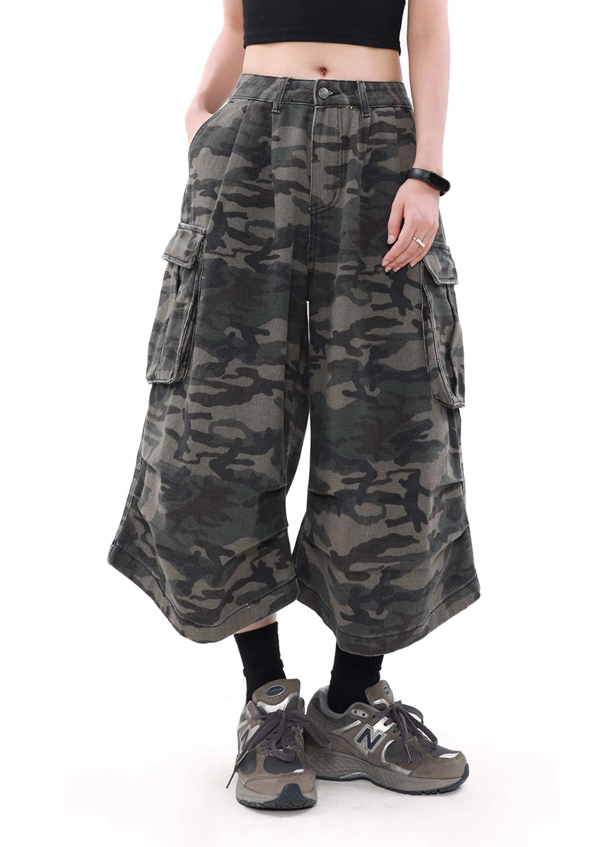 【MR nearly】Camouflage pattern double pocket design short silhouette cargo pants  MR0113