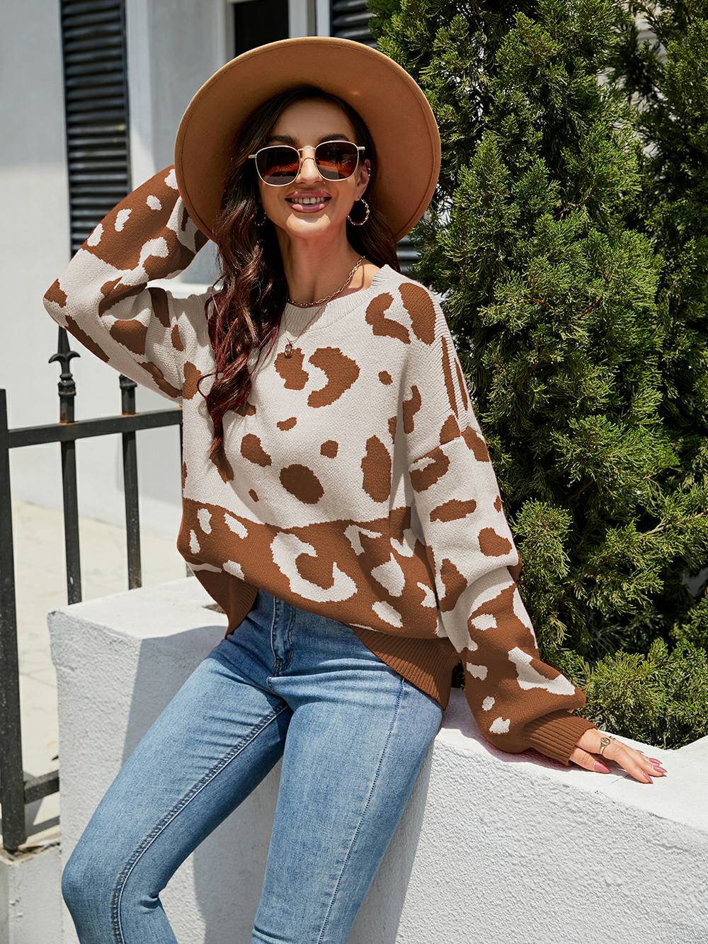 Chic Leopard Round Neck Knit Sweater