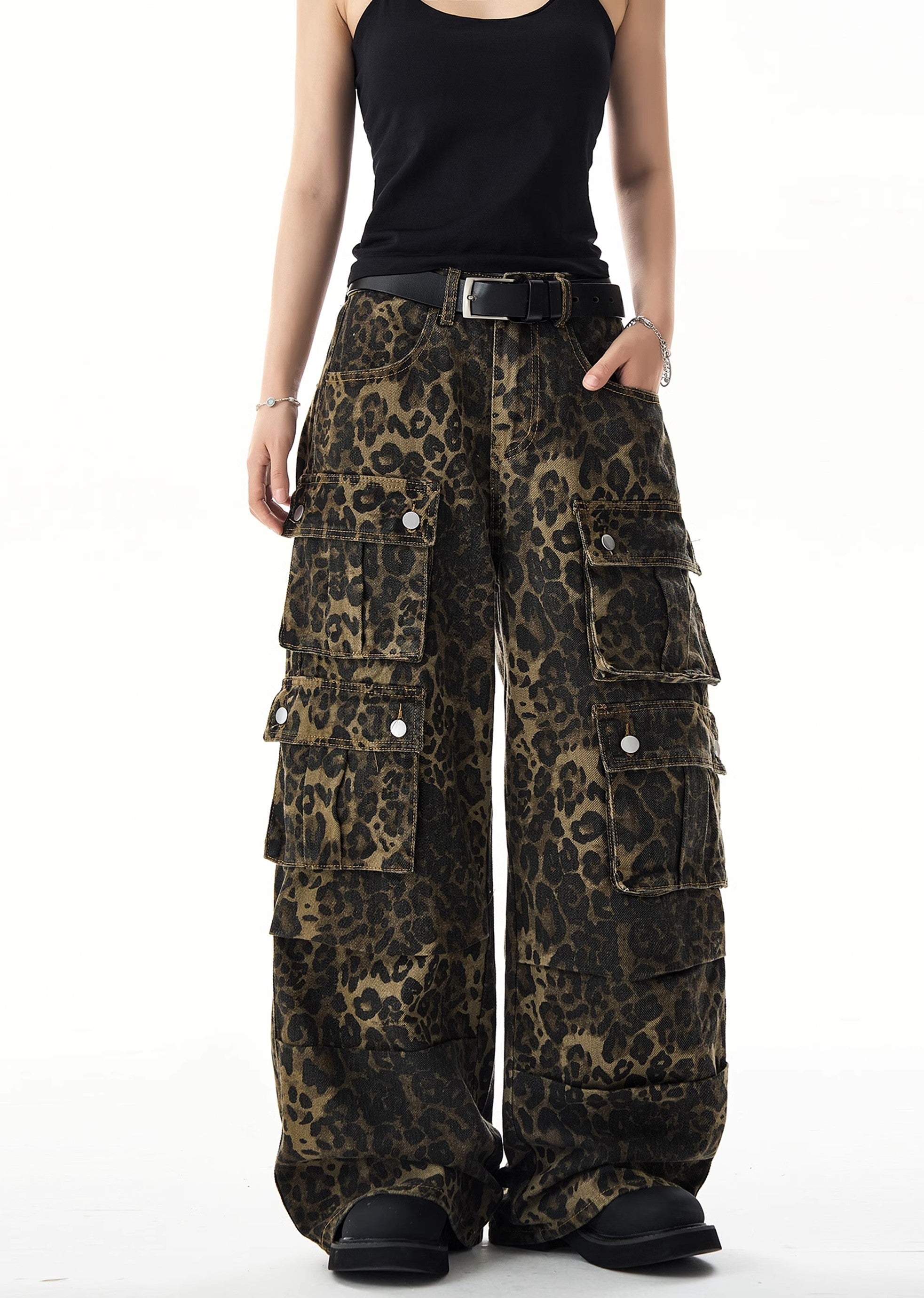 [H GANG X] Wide silhouette leopard print design over cargo pants HX0049