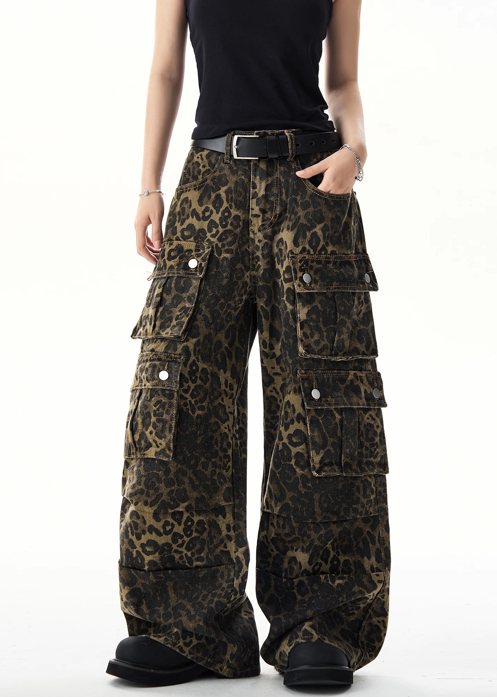 [H GANG X] Wide silhouette leopard print design over cargo pants HX0049