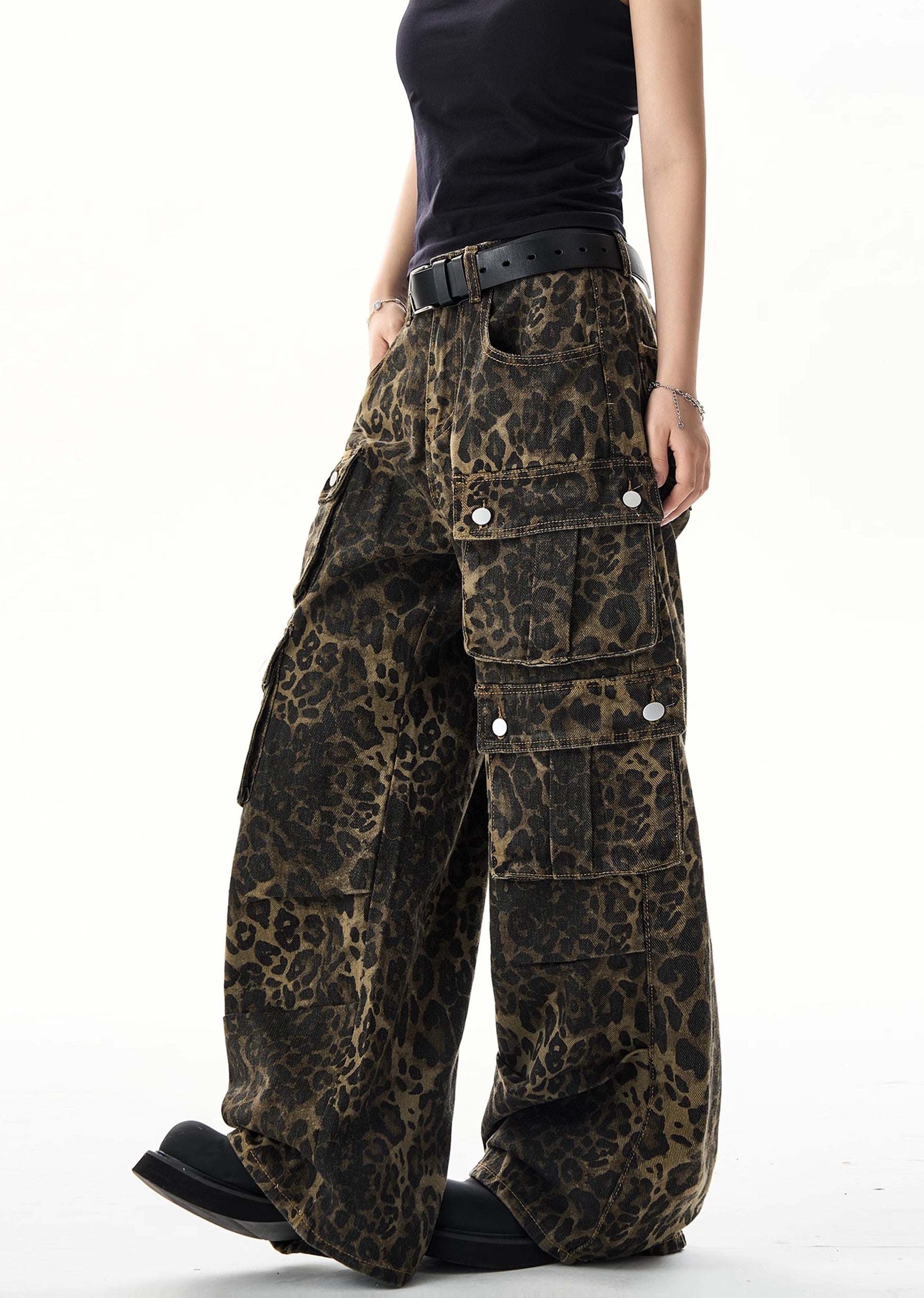 [H GANG X] Wide silhouette leopard print design over cargo pants HX0049