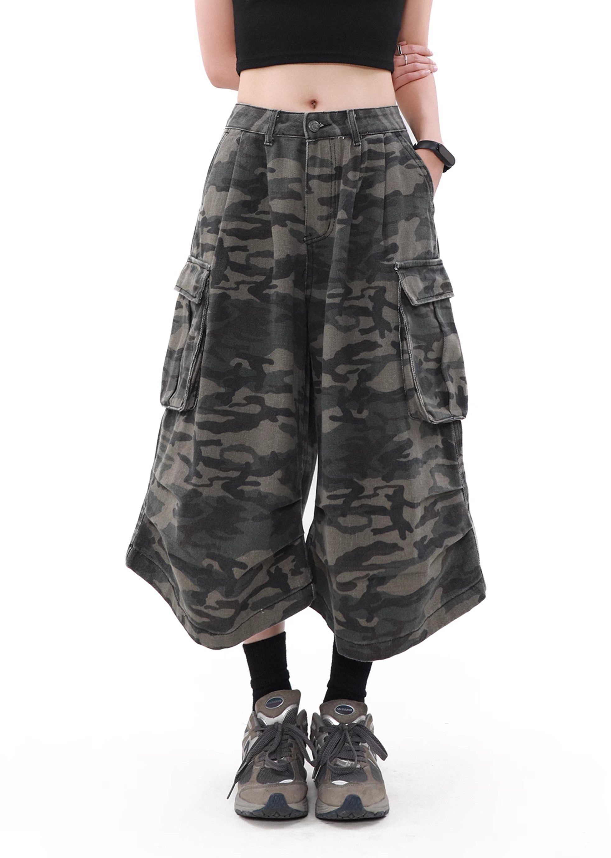 【MR nearly】Camouflage pattern double pocket design short silhouette cargo pants  MR0113