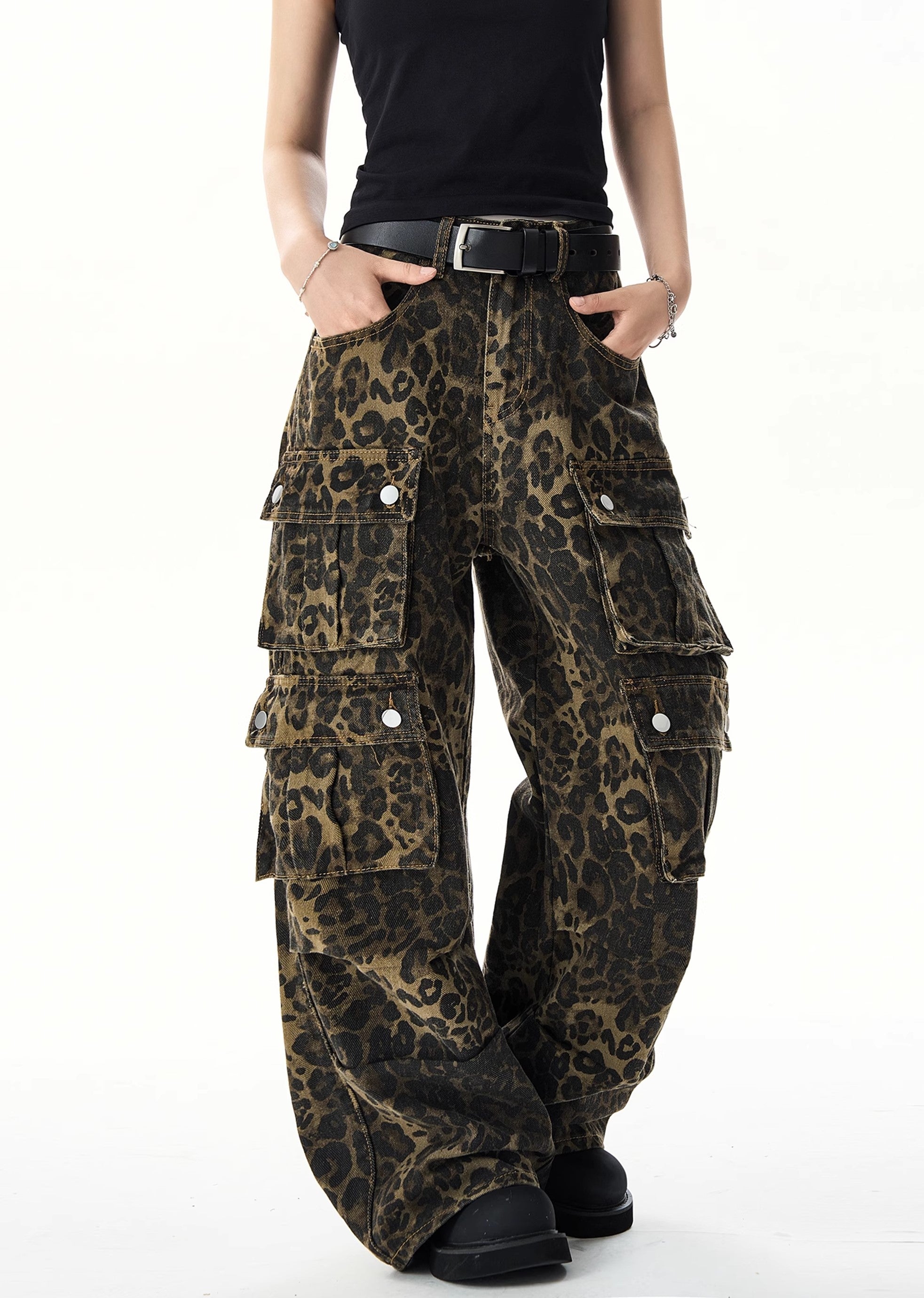 [H GANG X] Wide silhouette leopard print design over cargo pants HX0049