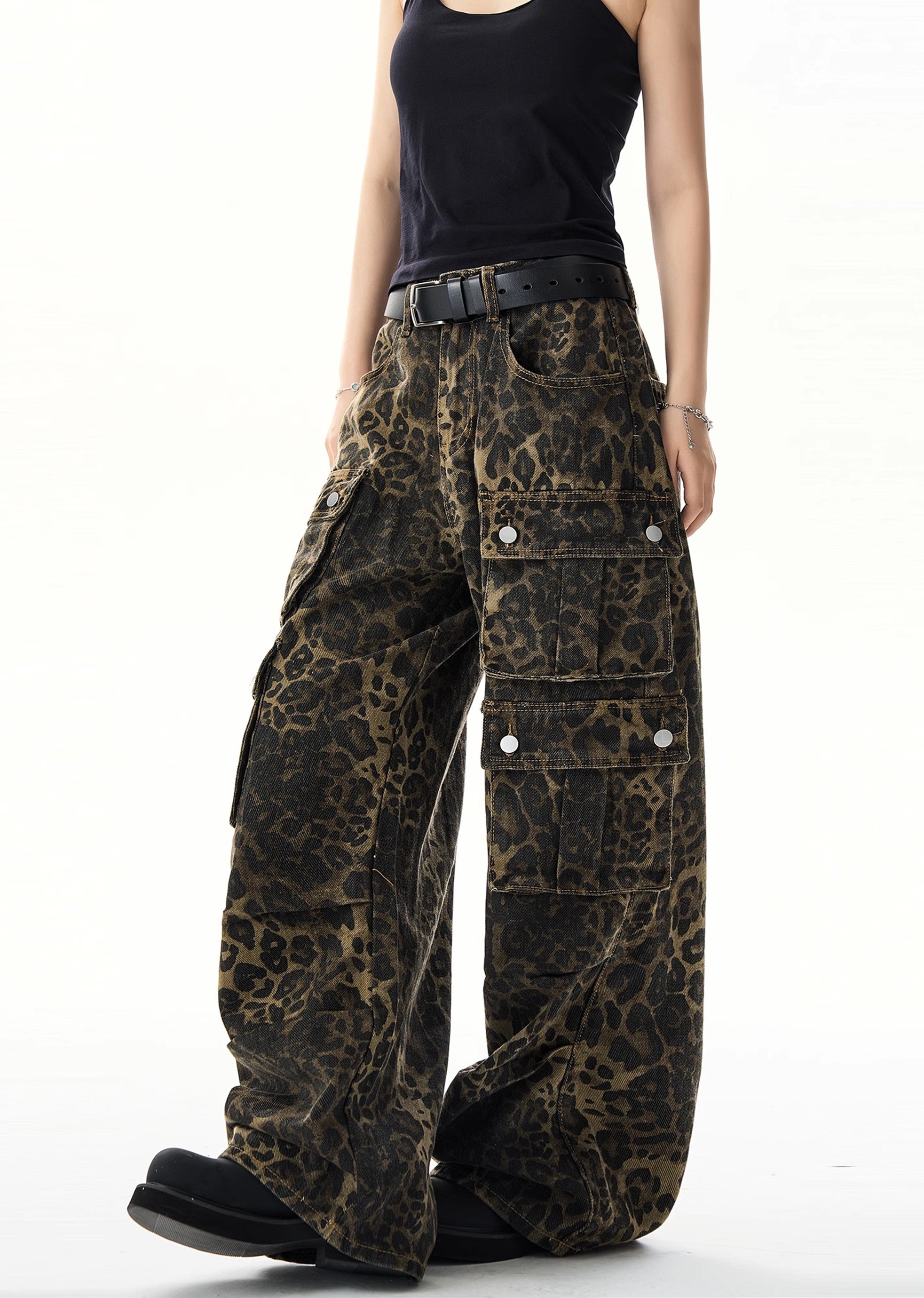 [H GANG X] Wide silhouette leopard print design over cargo pants HX0049