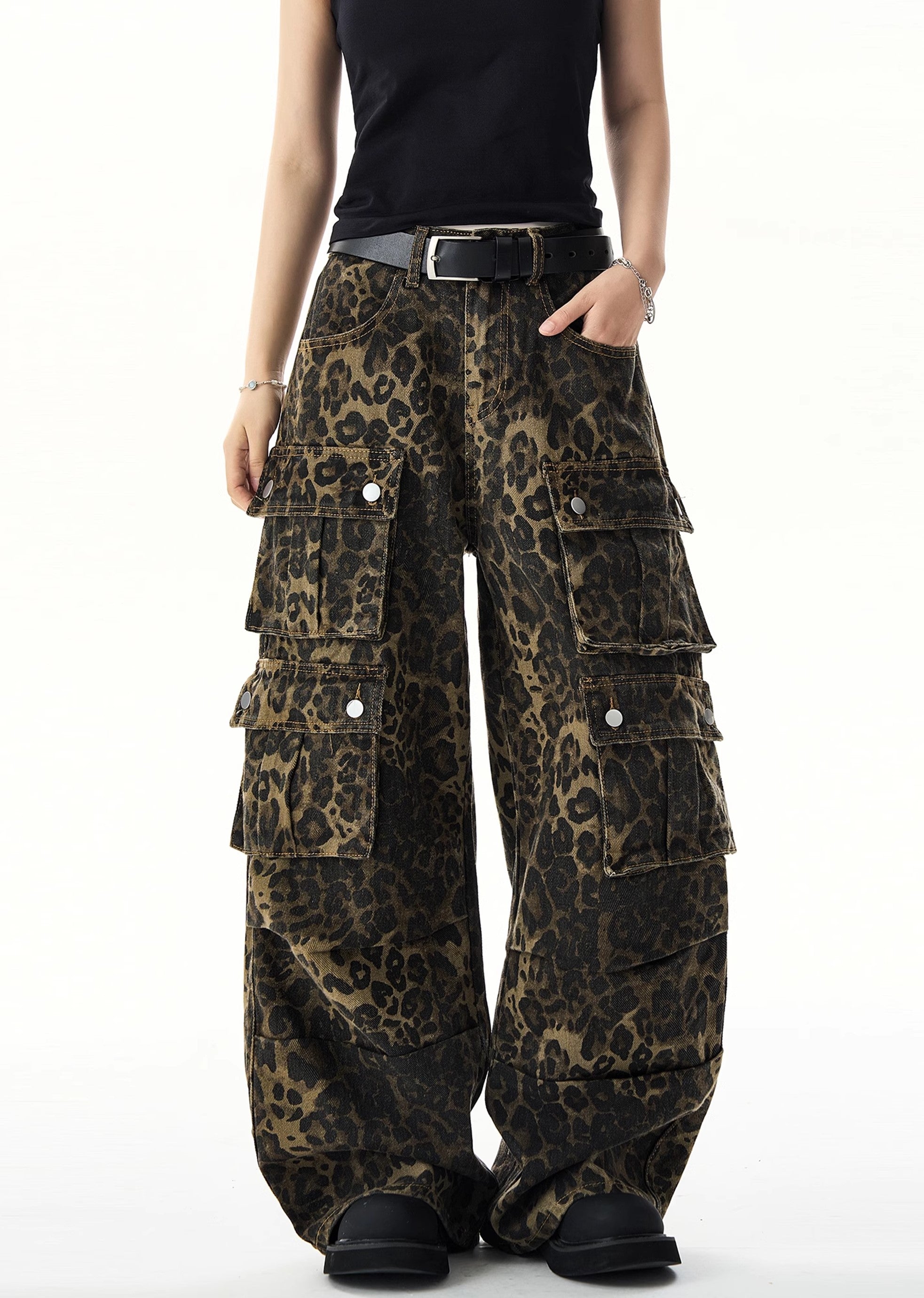 [H GANG X] Wide silhouette leopard print design over cargo pants HX0049